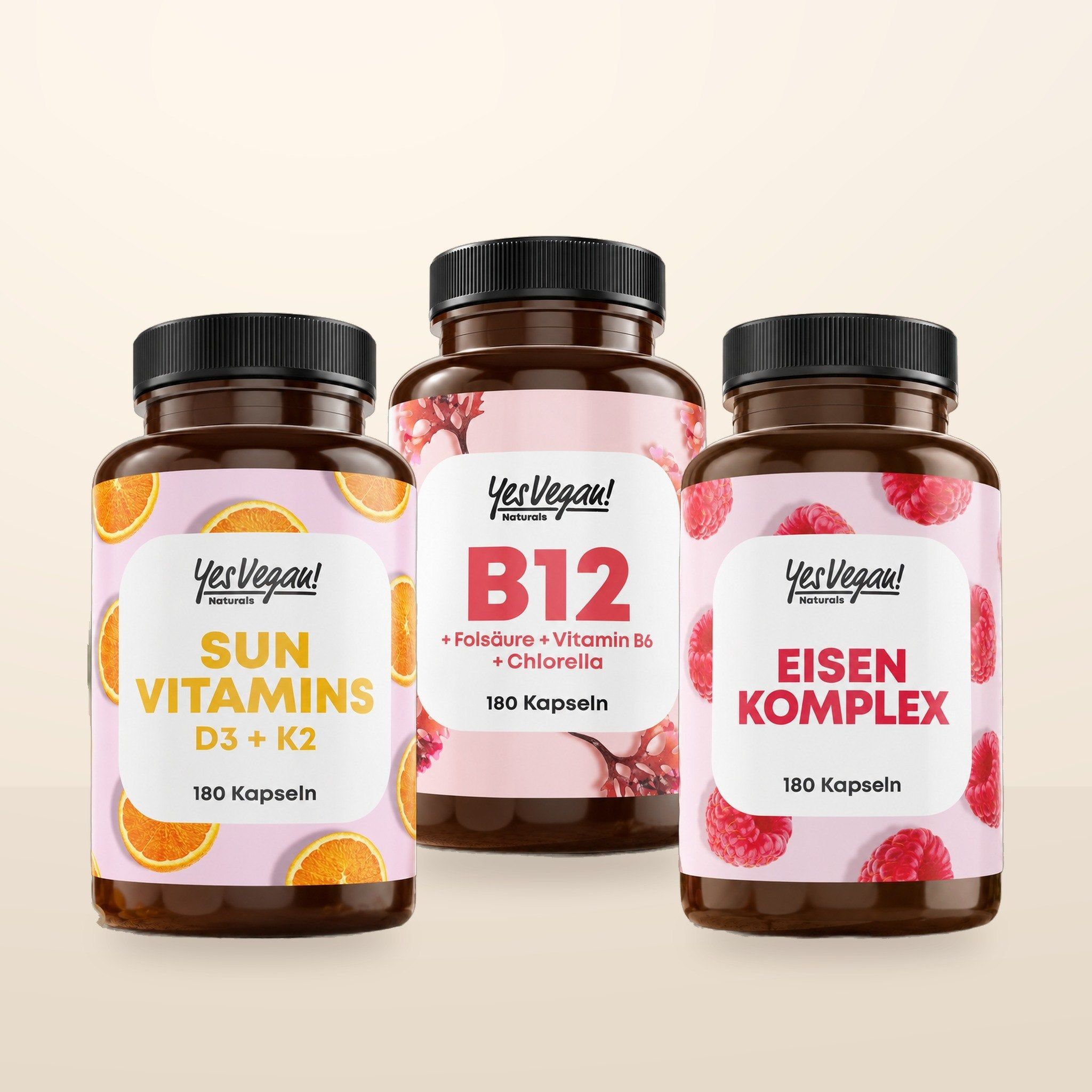 Trois bouteilles de compléments alimentaires Yes Vegan : Sun Vitamins, B12 et Eisen Komplex.