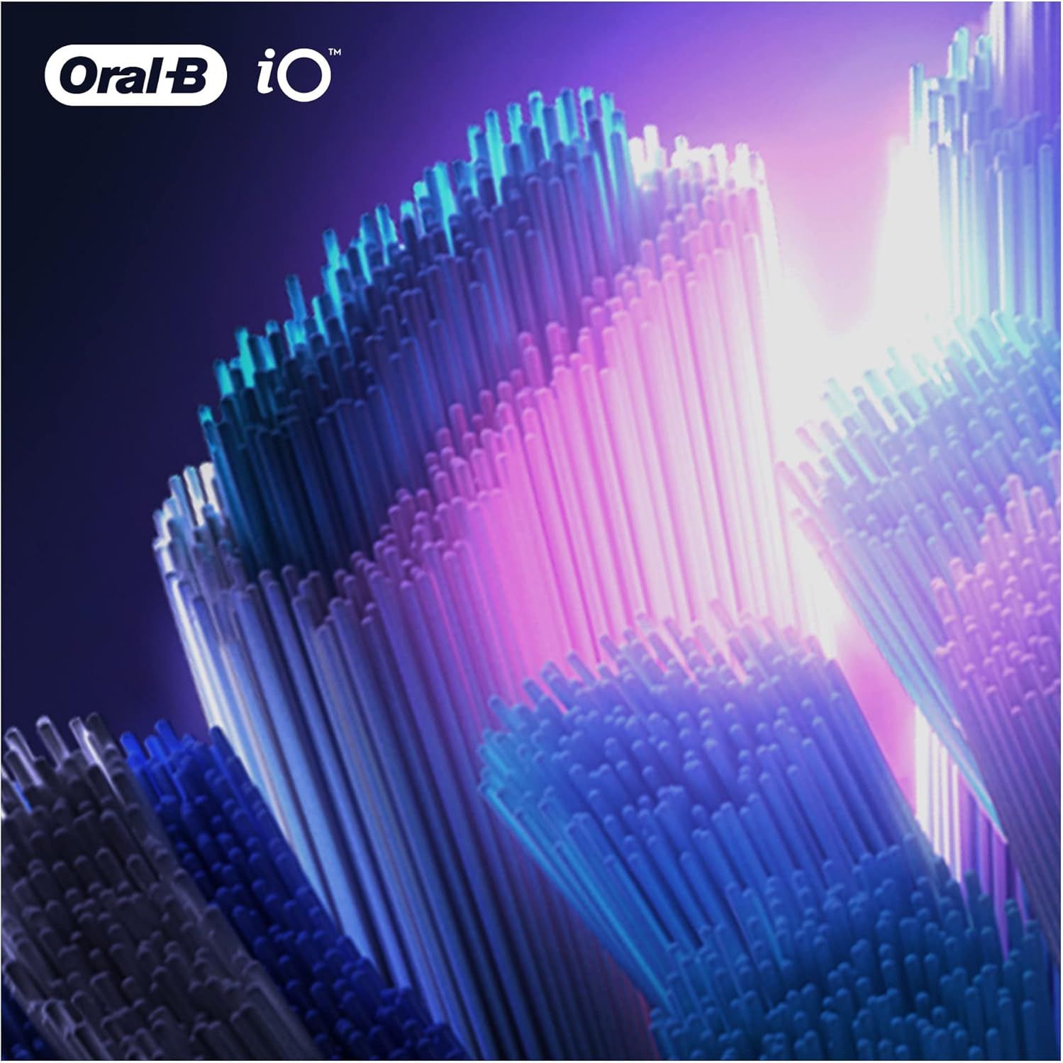 Vue de dessus de la tête de brosse d'une Oral-B iO avec poils bleus et blancs.