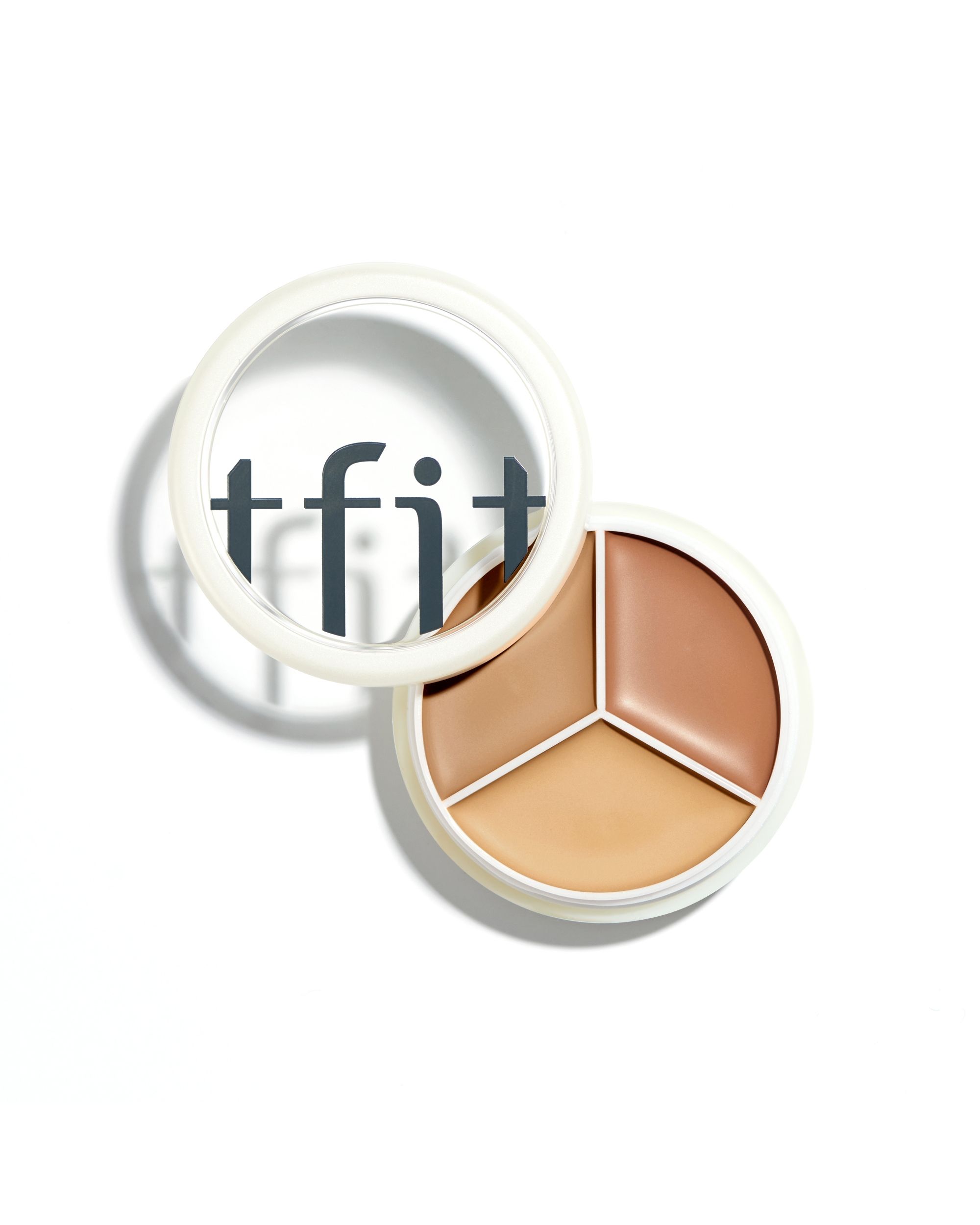 Ronde concealer met drie tinten. Deksel met TFIT-logo. Crèmige textuur.