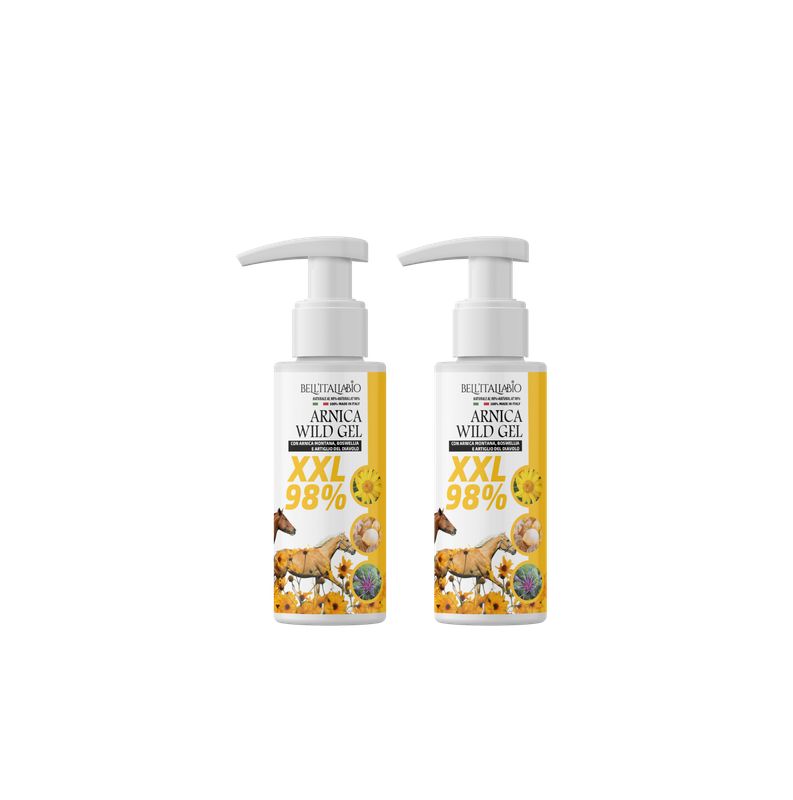 Twee witte flessen met pomp. Opschrift: Arnica Wild Gel XXL 98%. Afbeelding van een paard en zonnebloemen.