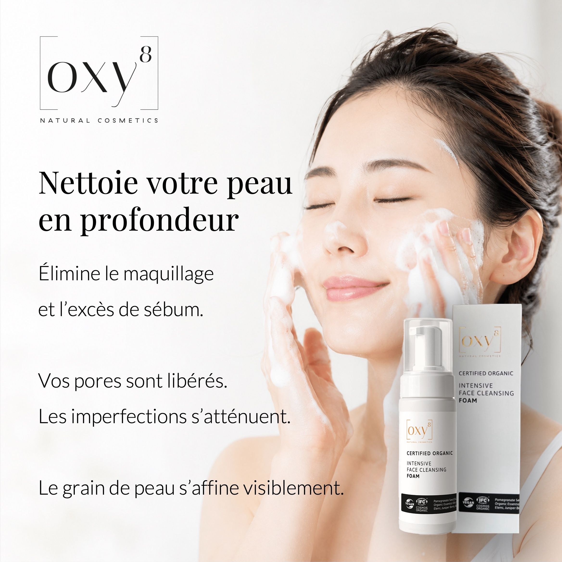 Femme avec produit. Emballage du produit avec inscription : INTENSIVE FACE CLEANSING FOAM.
