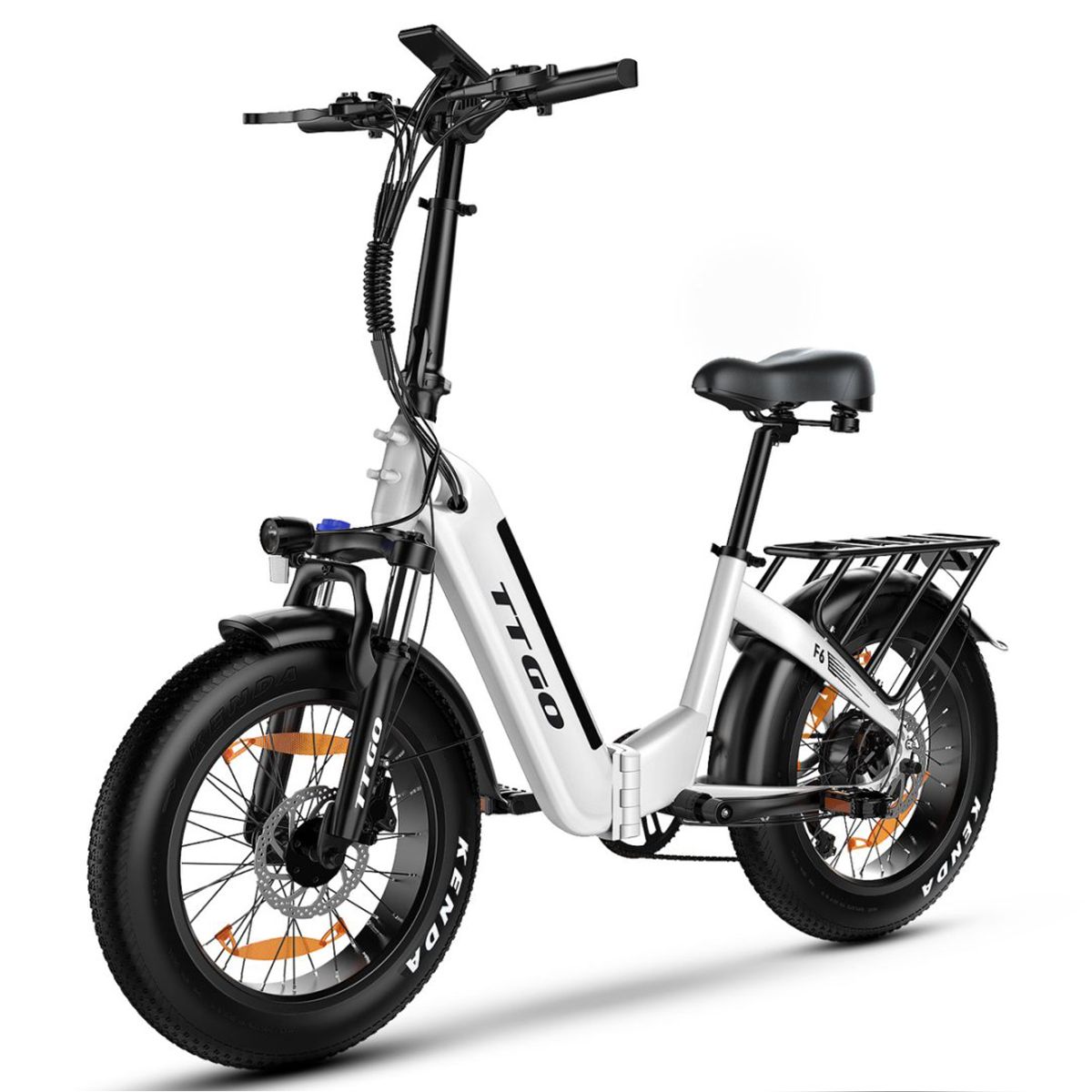 Vélo électrique pliable blanc et noir. Marque TTGO. Pneus noirs avec lettrage Kenda. Feux avant et arrière. Porte-bagages.