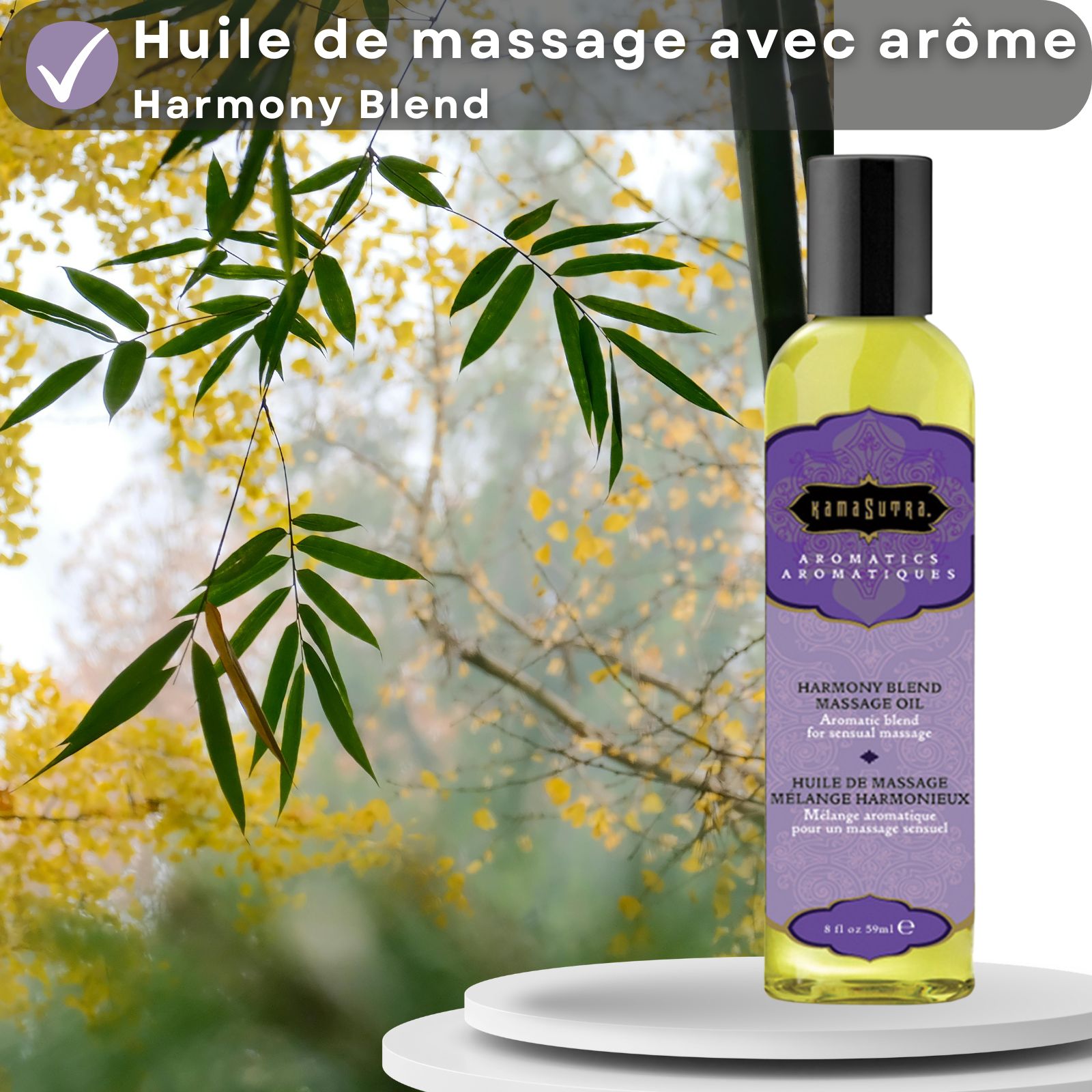 Flacon d'huile de massage à côté de zones de texte. Texte : Huile de massage avec arôme Harmony Blend, à base d'eau, nourrit la peau, idéale pour les massages en couple.