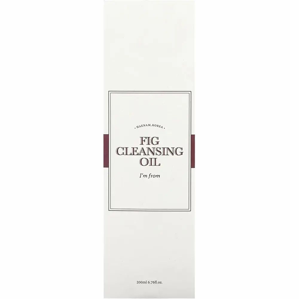 Witte verpakking met label "FIG CLEANSING OIL" en "I'M FROM".