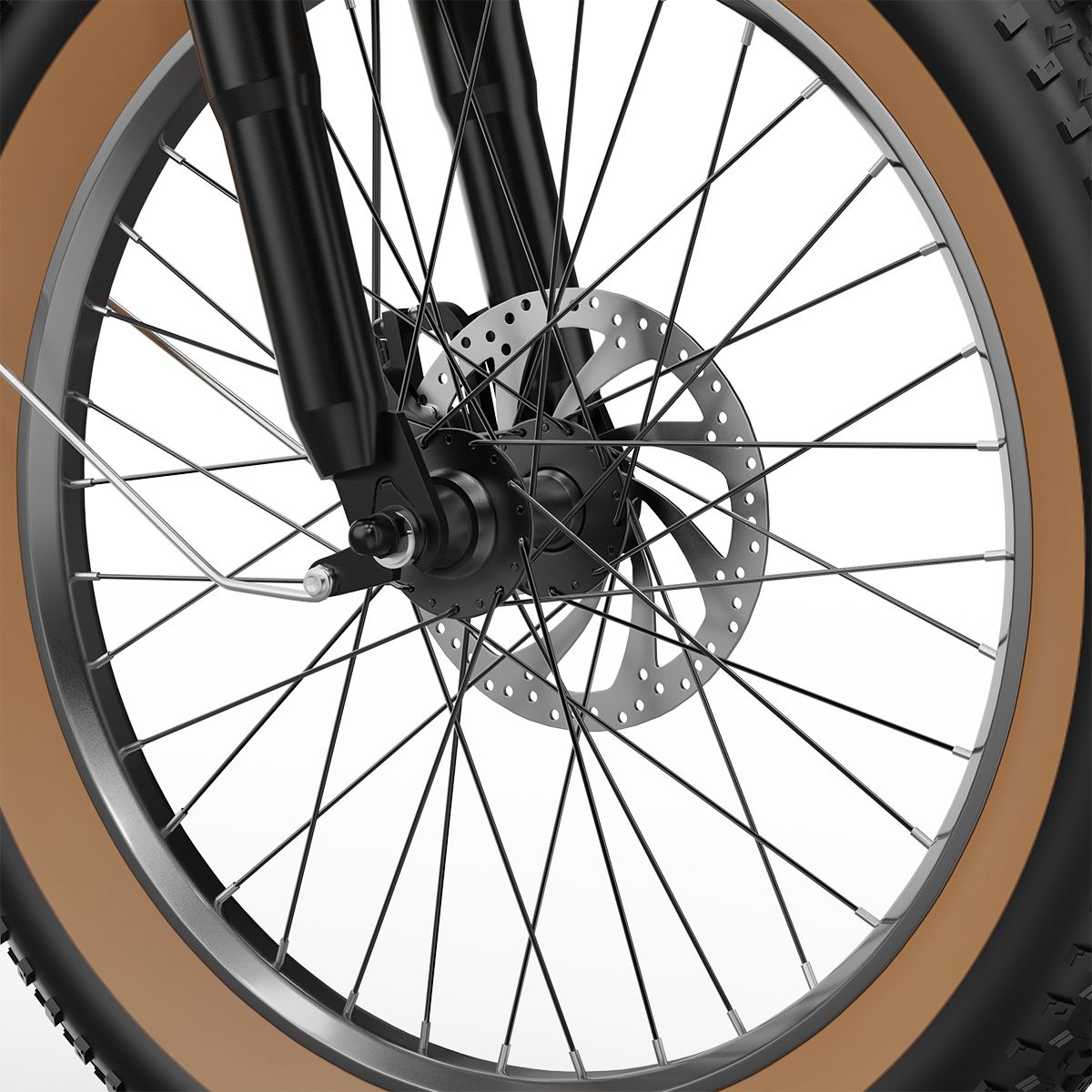 Gros plan sur la roue avant d'un vélo électrique. Fourche noire, disque de frein et rayons. Pneus marron.