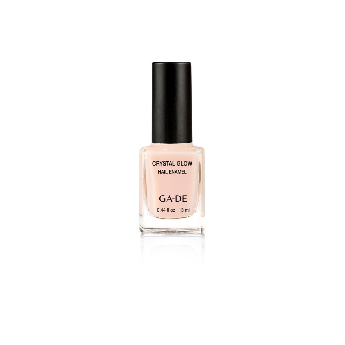 Nagellakflesje met zwarte dop. Opschrift: Crystal Glow Nail Enamel, GA-DE. Inhoud: 13 ml.