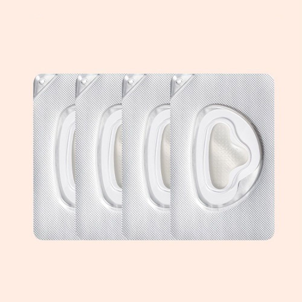 Vier individueel verpakte, hartvormige pleisters in een blisterverpakking.