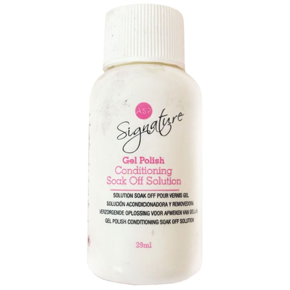 Witte fles met schroefdop. Opschrift: Signature, Gel Polish Conditioning Soak Off Solution. Inhoud: 29ml.
