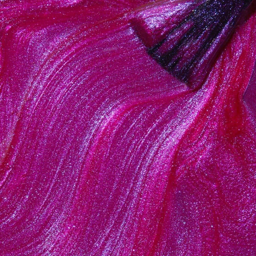 Vernis à ongles rose pailleté. Coup de pinceau montrant la texture. Surface brillante.