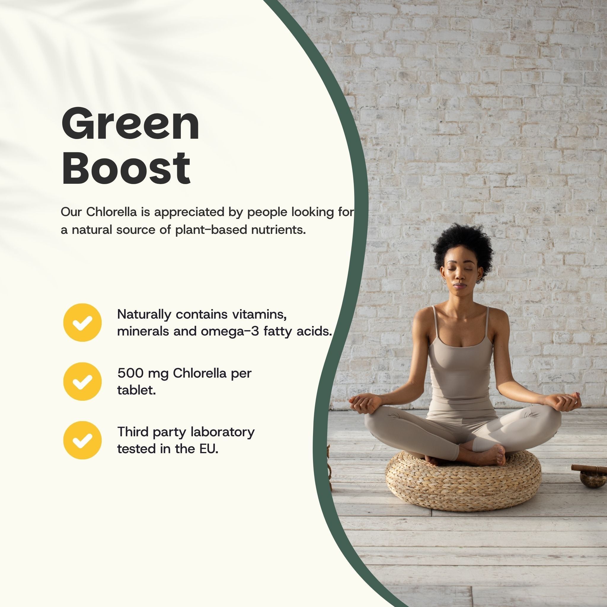 Femme en posture de yoga. Texte : Green Boost, contient des vitamines, des minéraux et des acides gras oméga-3, 500 mg.