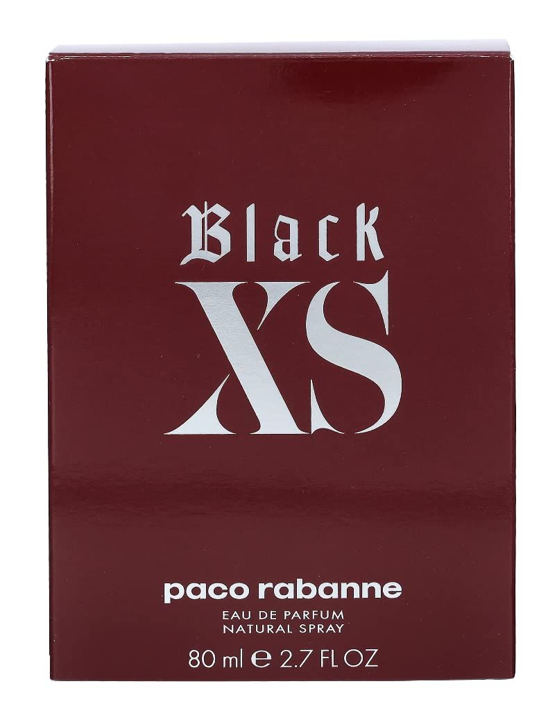 Emballage pour Black XS Eau de Toilette. Fond rouge foncé avec inscription argentée Black XS.