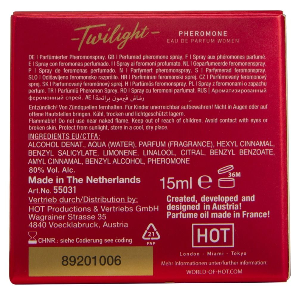 Achterkant van een rode parfumdoos met productdetails en keurmerken.