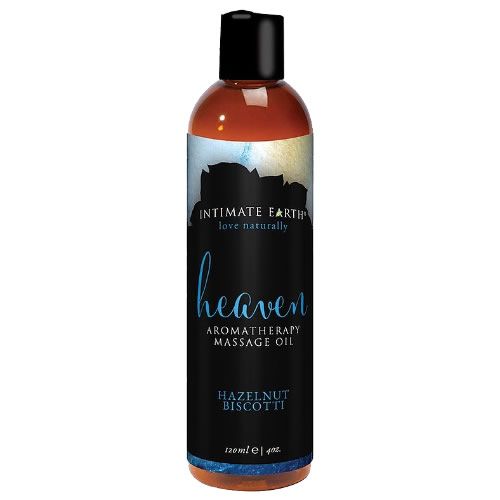 Bruine fles met zwarte dop. Etiket met "Intimate Earth Heaven", "Aromatherapy Massage Oil" en "Hazelnut Biscotti".