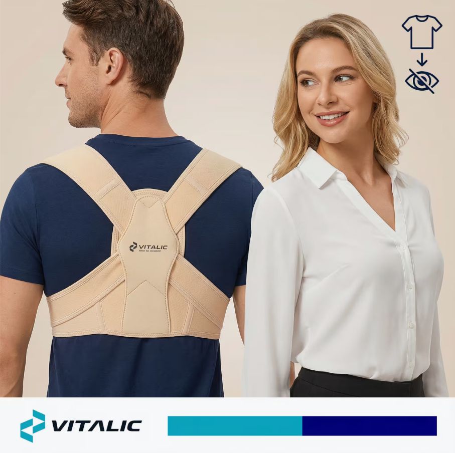 Man en vrouw met houdingscorrector. Beige. VITALIC logo. Tekst: 'Beweging creëren'. T-shirt symbool.