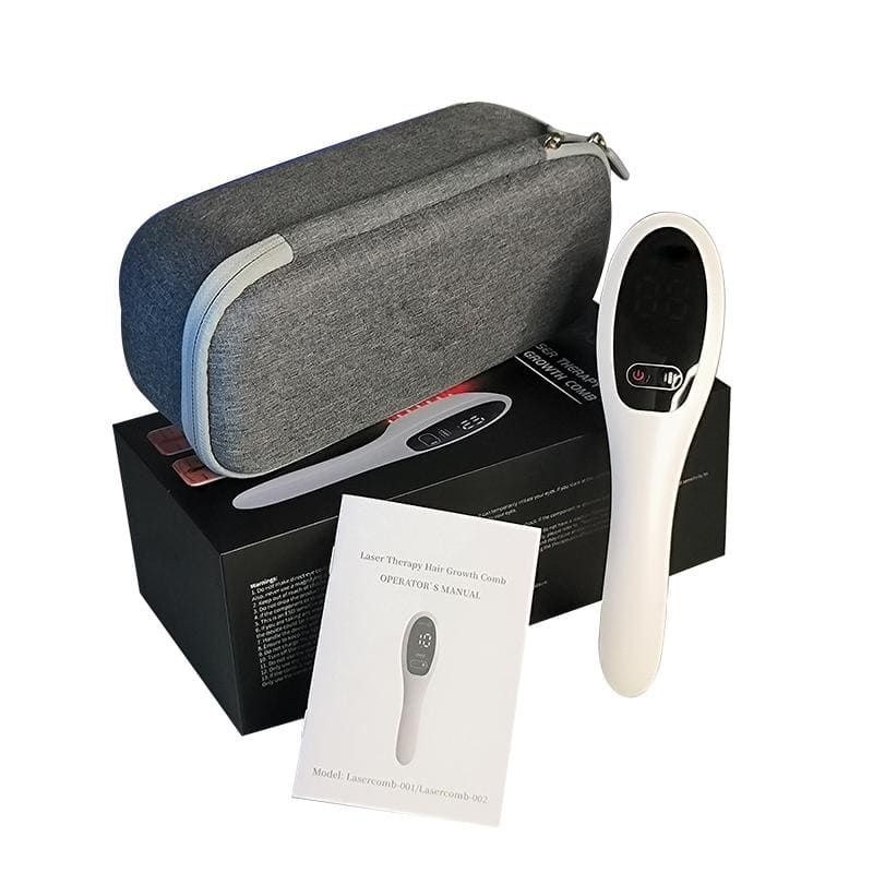 Een laser haarwuskam met accessoires: reisetui, laaddoos en handleiding op een zwarte doos.