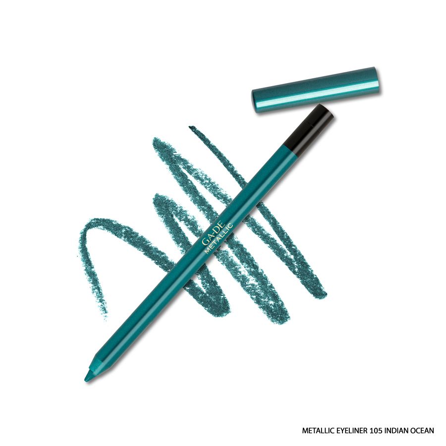 Eyeliner Ga-De Metallic turquoise, capuchon ouvert. Tracé à côté. Nom du produit et teinte.