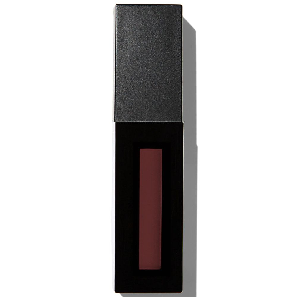 Tube de gloss noir avec bouchon fermé. Le récipient est rectangulaire et montre la couleur du produit à travers une fenêtre.