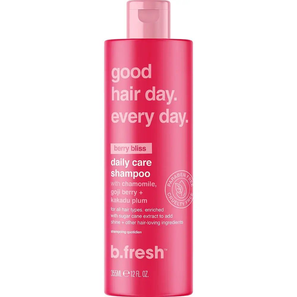 Rode shampoo fles. Tekst: good hair day. every day. berry bliss daily care shampoo. b.fresh. 355ml 12 FL.OZ.