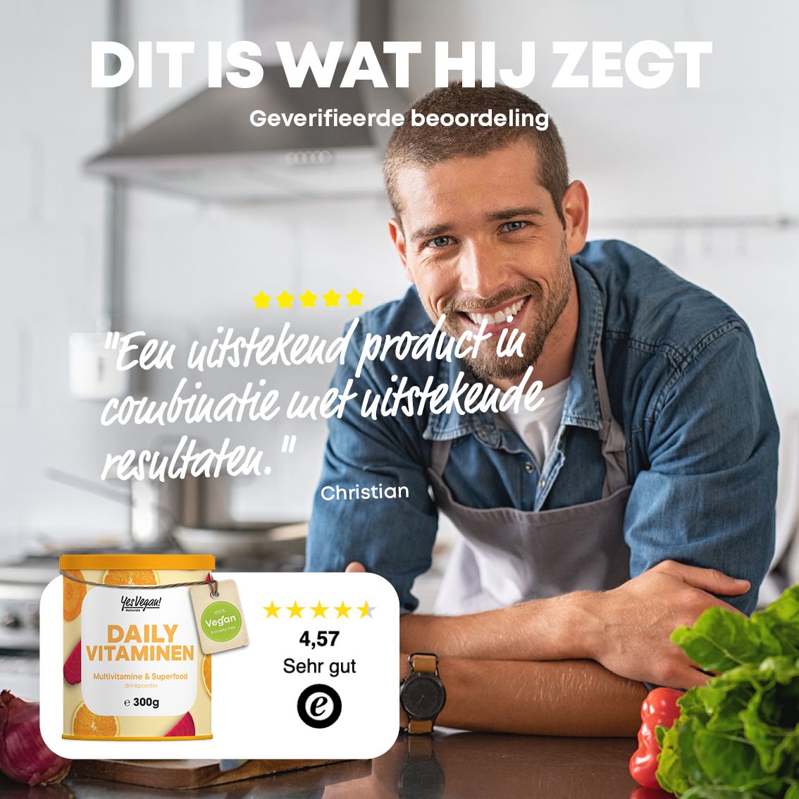 Man lacht. Pot vitaminepoeder met opschrift Daily Vitamin. Beoordeling 4,57.
