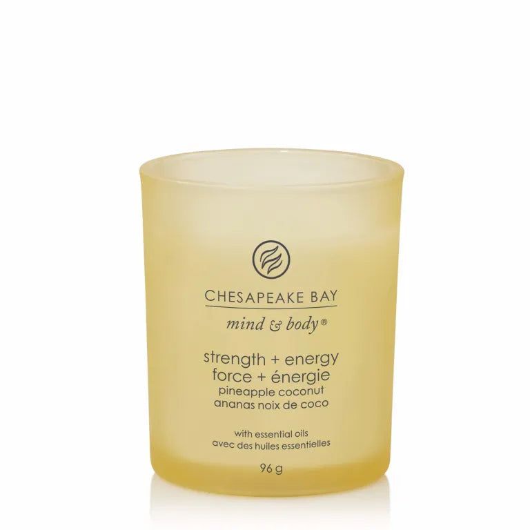 Bougie jaune Chesapeake Bay mind & body, force + énergie, ananas noix de coco. 96 g.