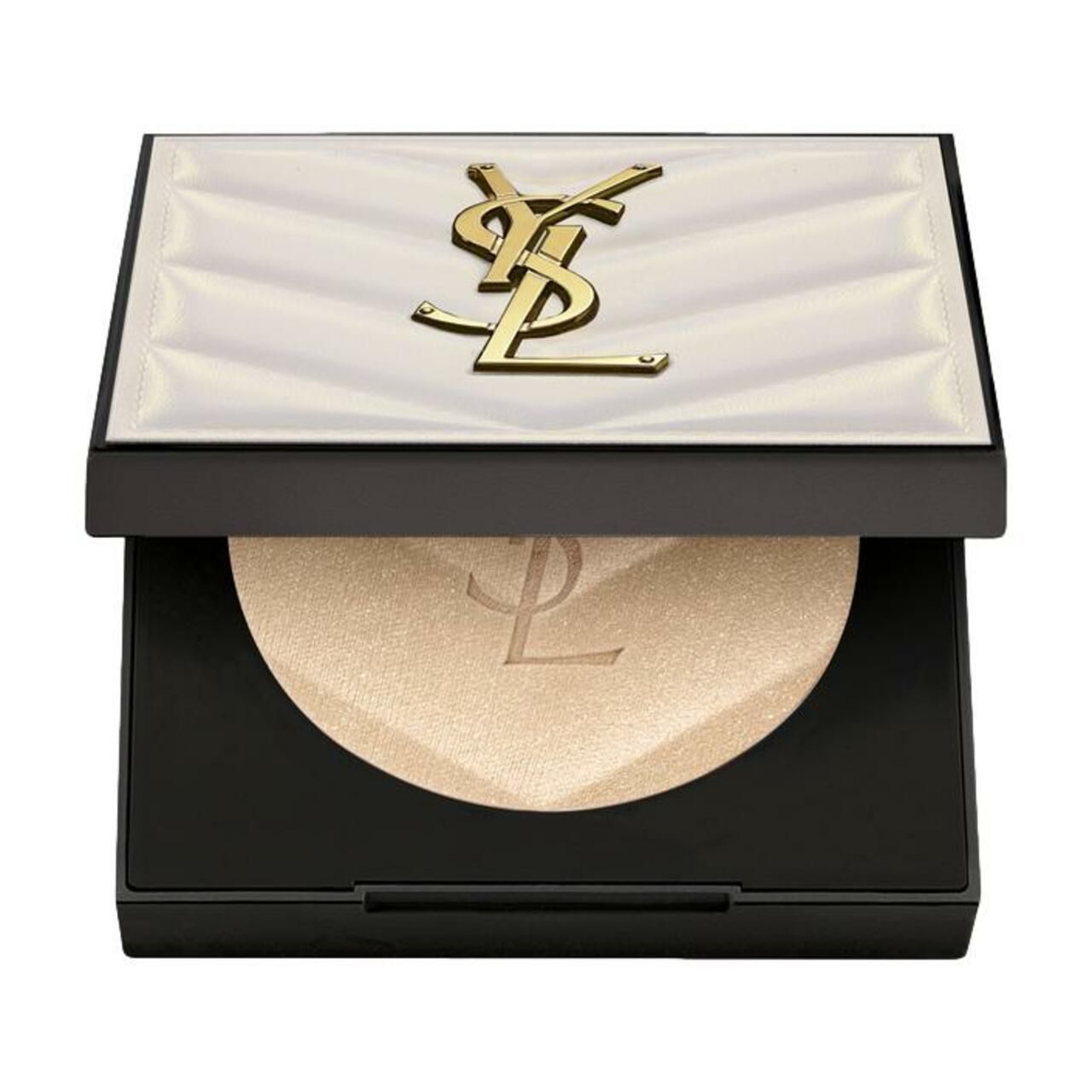 Highlighter compact met gouden YSL-logo op deksel. Zwarte rand, crème geëmbosseerde deksel. Poeder in lichte tint.
