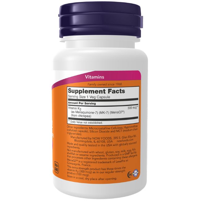 Flacon blanc, bouchon violet. Étiquette: Vitamine K2, 300 mcg, NOW FOODS. Informations nutritionnelles. 60 gélules.