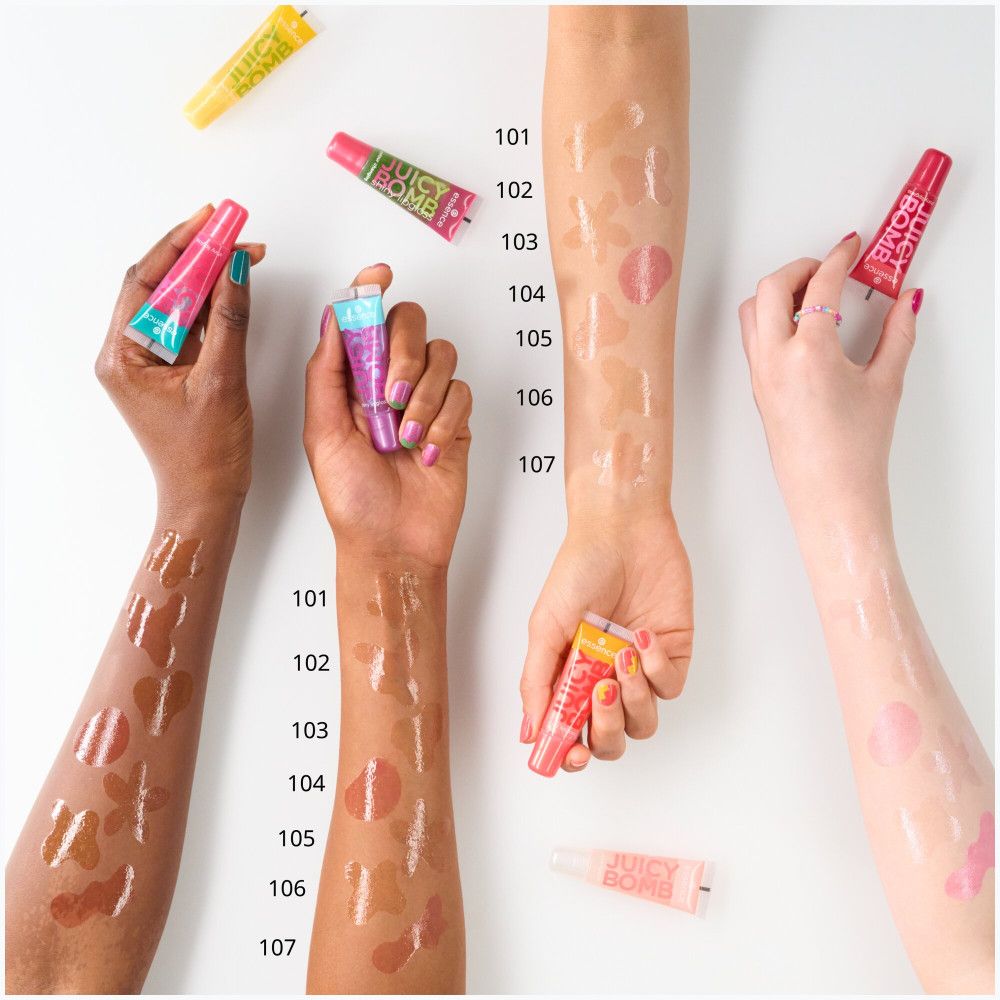 Plusieurs bras montrent des échantillons de gloss. Différentes couleurs et textures. Produits et numéros sur les bras.