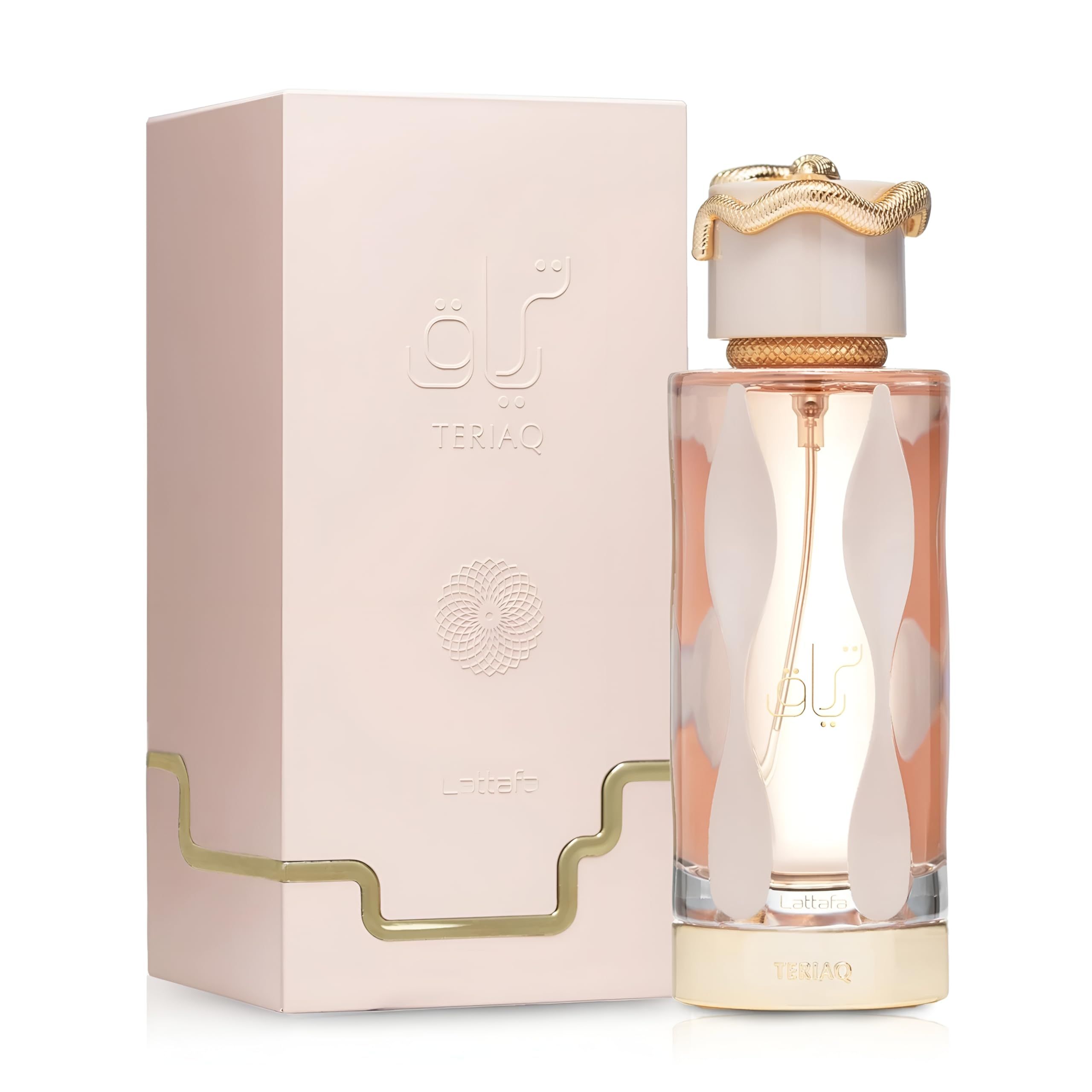 Flacon de parfum et emballage. Flacon avec motif blanc, bouchon doré. Emballage rose avec texte.