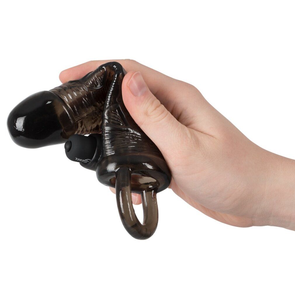 Zwarte verlenging in hand. Ring en details zichtbaar.