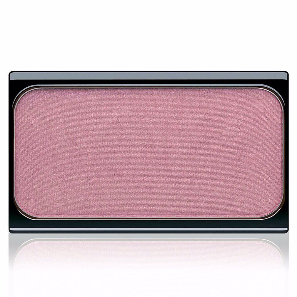 Blush in rechthoekige, zwarte compactverpakking. Roze tint met matte afwerking. Zwart kader.