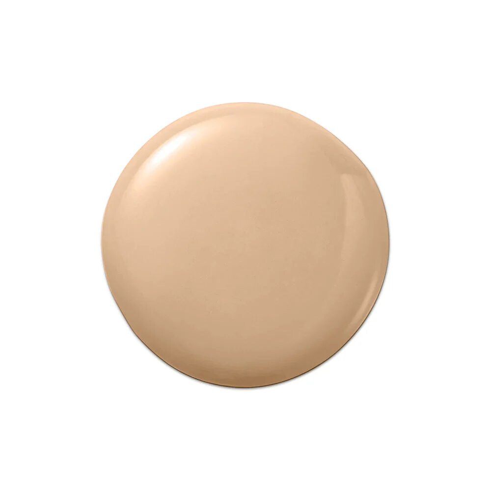 Goutte de liquide beige sur fond blanc. Forme ronde, surface brillante.