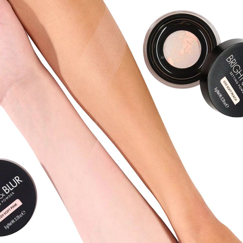 Bras avec poudre appliquée. Deux pots de poudre. Inscription: Bright & Blur, 020 Soft Peach et 020 Soft Pink.