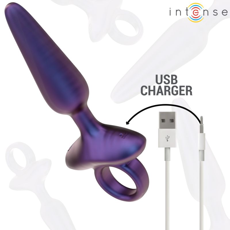 Bouchon anal violet avec anneau de maintien et câble de chargement USB. Plusieurs vues du produit en arrière-plan.