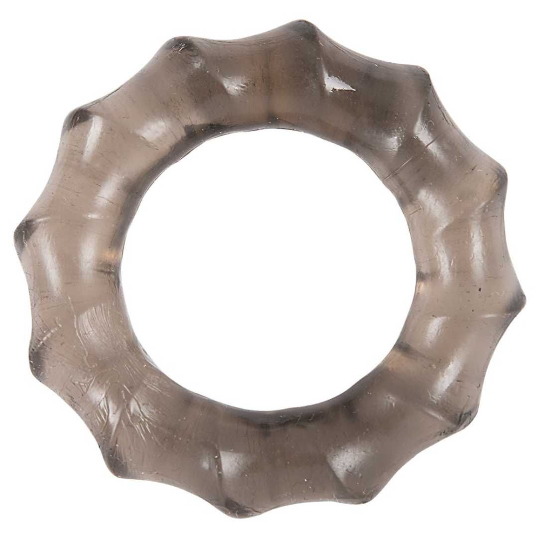 Een enkele zwarte penisring met een golvend oppervlak. Gemaakt van transparant materiaal.