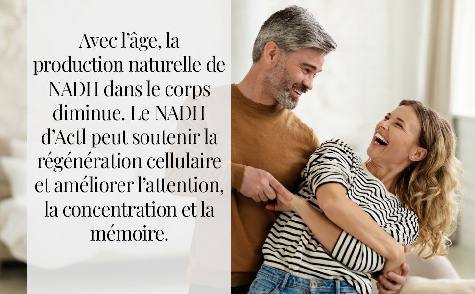 Een paar lacht. Tekst: Met de leeftijd neemt de natuurlijke productie van NADH in het lichaam af. NADH van Act1 kan celregeneratie ondersteunen.