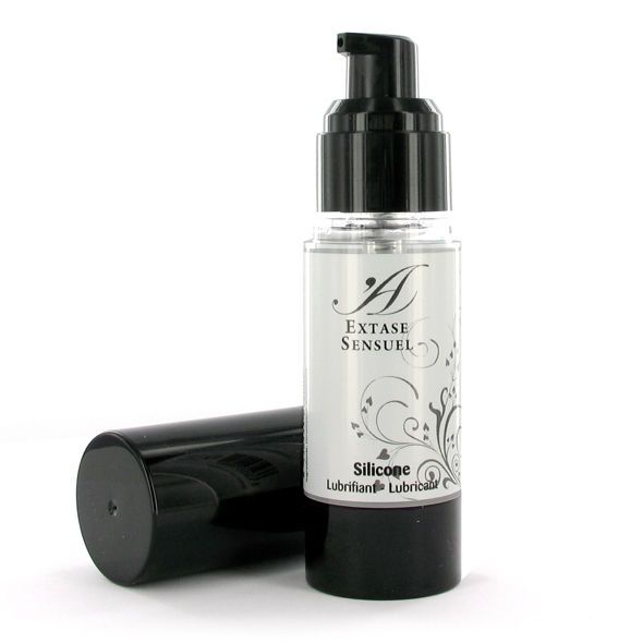 Flacon avec pompe doseuse, bouchon posé à côté. Étiquette 'Extase Sensuel Silicone Lubricant'.