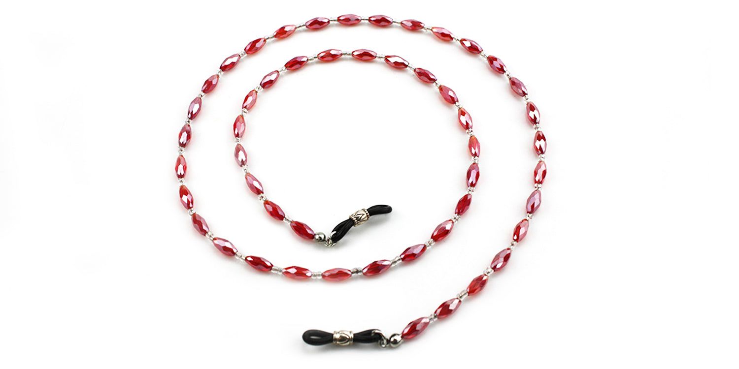 Cordon à lunettes avec perles ovales rouges et connecteurs argentés. Boucles en caoutchouc noir pour la fixation aux lunettes.