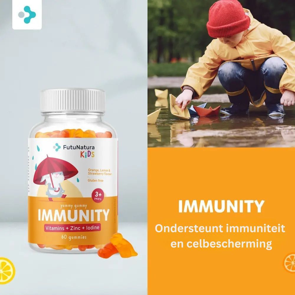 Kind speelt met papieren bootjes, naast fles gummies. Opschrift: IMMUNITY, ondersteunt immuniteit. Logo FutuNatura KIDS.