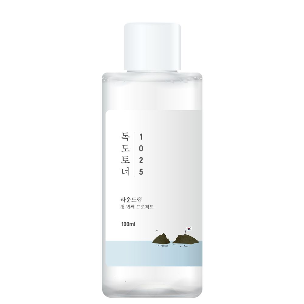 Bouteille de ROUND LAB 1025 Dokdo Toner avec étiquette blanche et design marin.