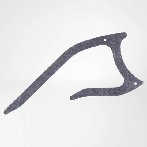 Deux attelles grises et courbées pour une orthèse de poignet. Avec trous.