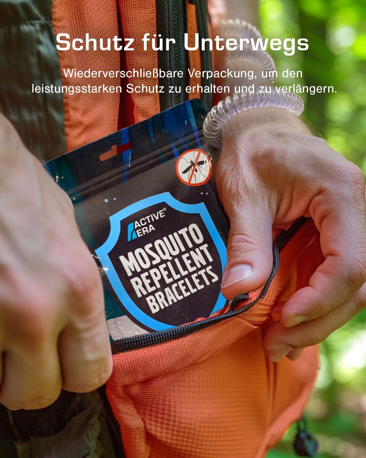 Personne tenant un emballage refermable de bracelets. Texte: Active Era, Mosquito Repellent Bracelets.