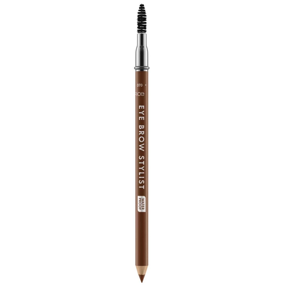 Crayon à sourcils avec brosse. Mine marron foncé, corps argenté avec inscription EYE BROW STYLIST. Capuchon transparent.