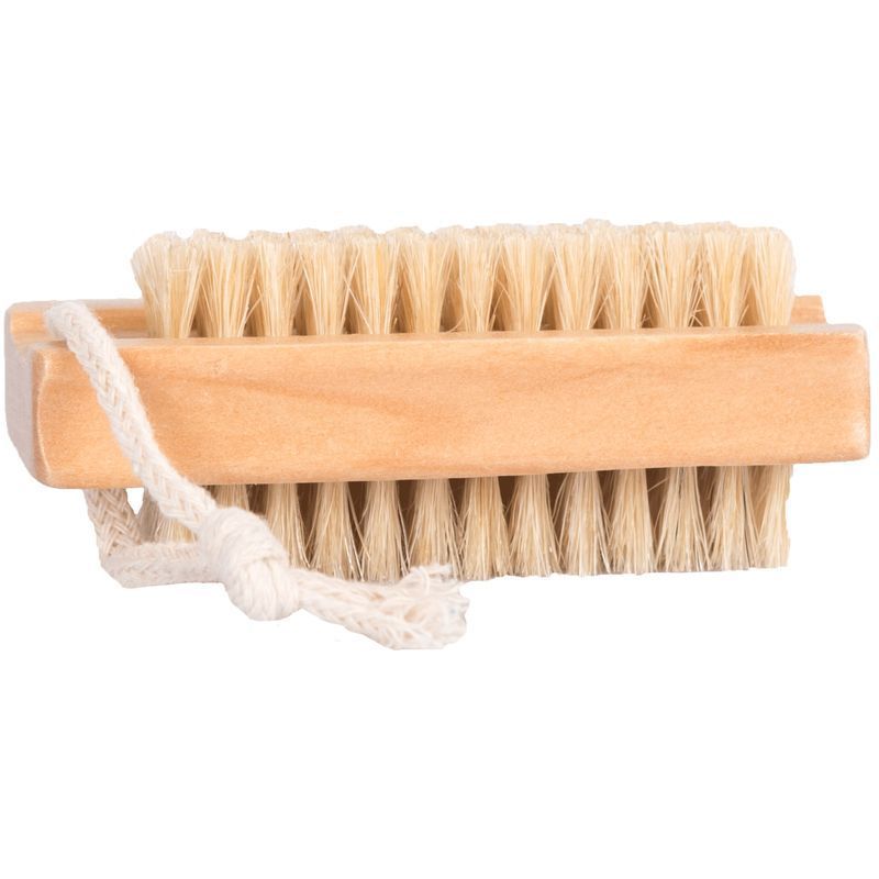 Brosse à ongles en bois avec poils clairs et boucle de suspension.