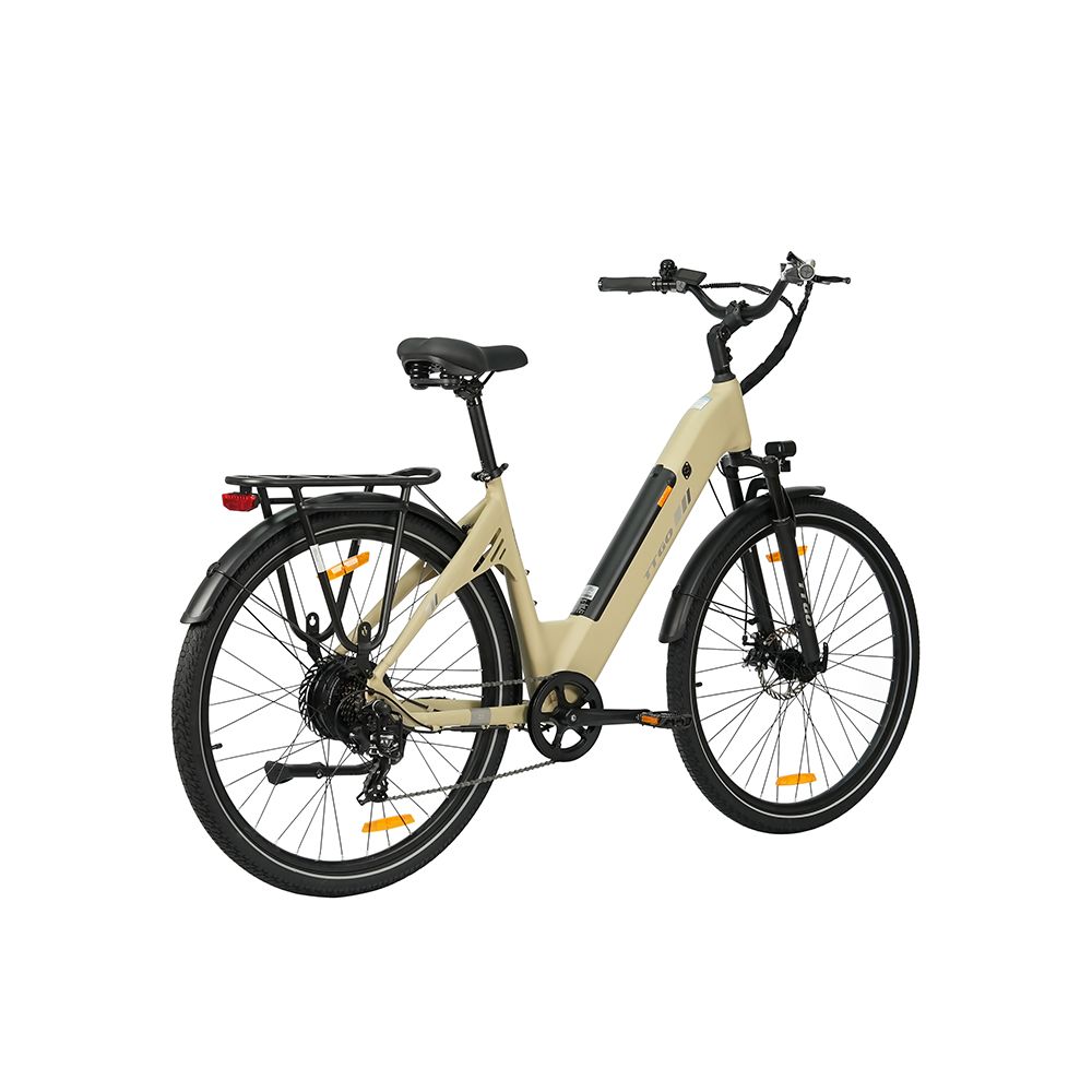 Vélo électrique beige avec pneus noirs, porte-bagages et garde-boue. Selle et guidon noirs. Éclairage.