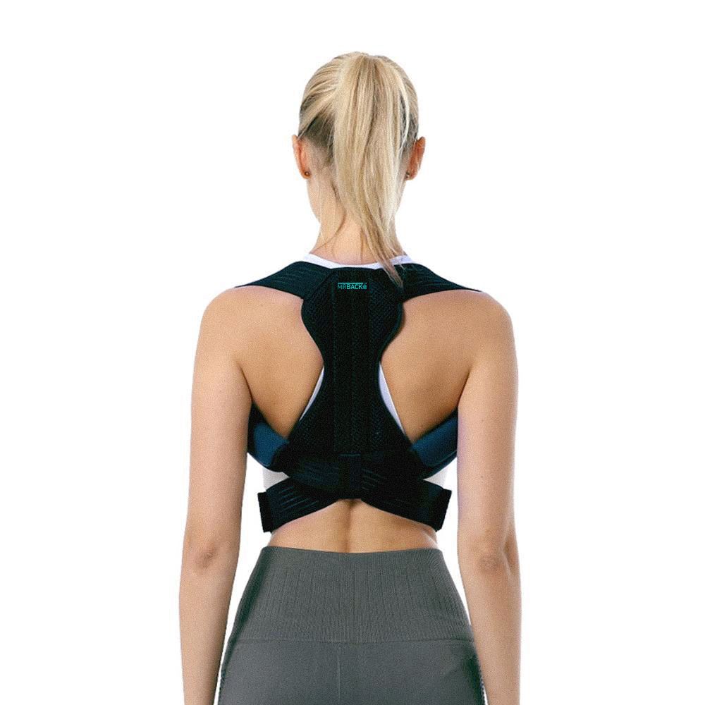 Correcteur de posture noir, taille L, porté par une femme. Bretelles et rembourrage noirs. Logo vert visible.