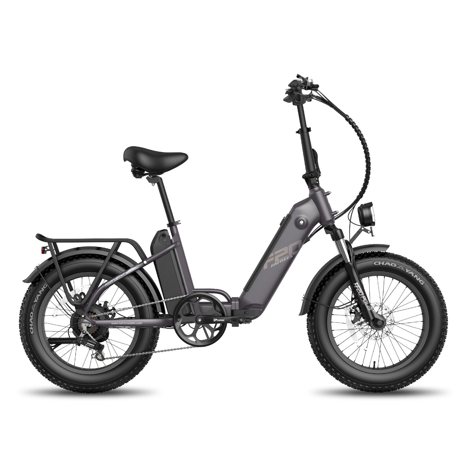 Grijze opvouwbare e-bike met brede banden, bagagerek en koplamp. Accu op frame.