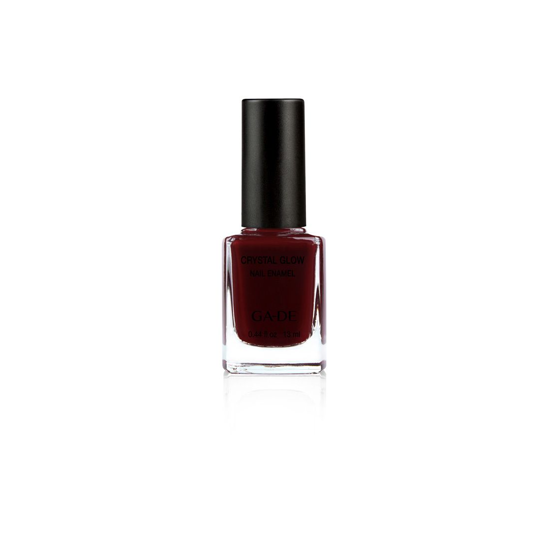 Ga-De Crystal Glow nagellak. Vierkante glazen fles met zwarte dop. Donkerrode nagellak. Ga-De logo zichtbaar.