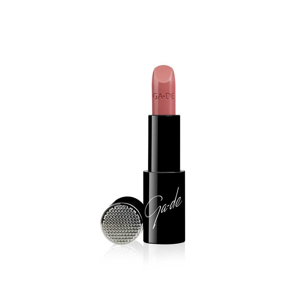 Rouge à lèvres rose clair. Boîtier noir avec logo Ga-De. Fond blanc.