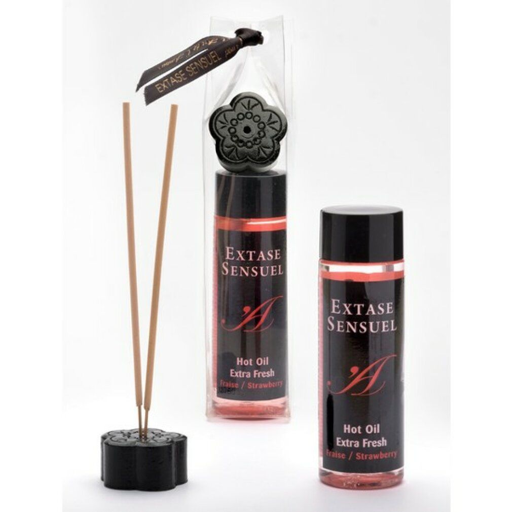 Deux bouteilles d'Extase Sensuel Huile Chaude Extra Fraîche Fraise et un support avec des bâtons d'encens.