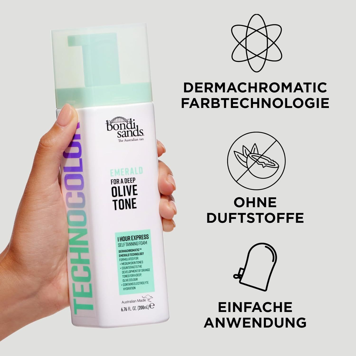 Mousse autobronzante Bondi Sands. Flacon vert et blanc. Texte : Emerald pour un ton olive profond. Sans parfum. Application facile.